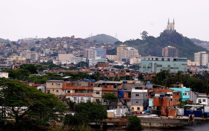 Vista da Igreja da Penha e Complexo do Alemão. Foto: Tânia Rêgo/Agência Brasil