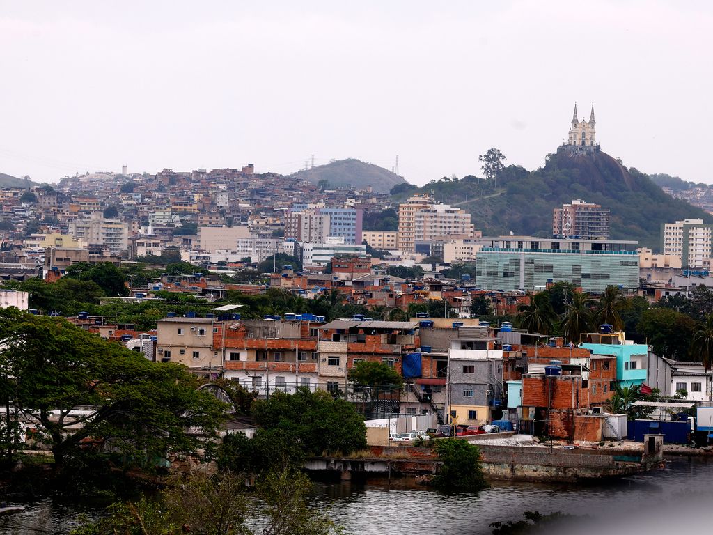 Vista da Igreja da Penha e Complexo do Alemão. Foto: Tânia Rêgo/Agência Brasil